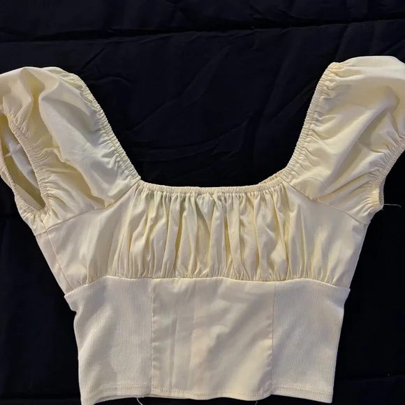 GARAGE RUFFLE TOP - Picture 2 of 2